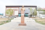 Ш. Есеновтің бюсті